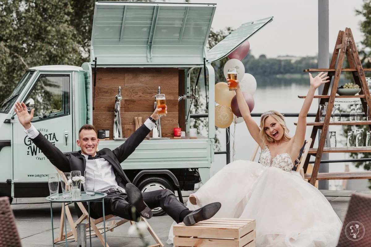 Gablota z Winem Mobilny Van z barem — zdjęcie 16