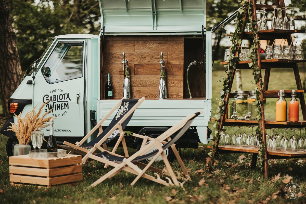 Gablota z Winem Mobilny Van z barem — zdjęcie 9