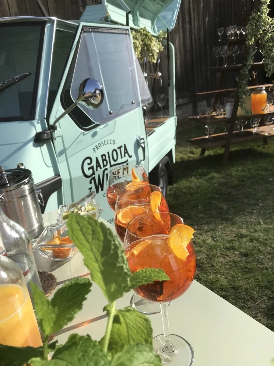 Gablota z Winem Mobilny Van z barem — zdjęcie 10