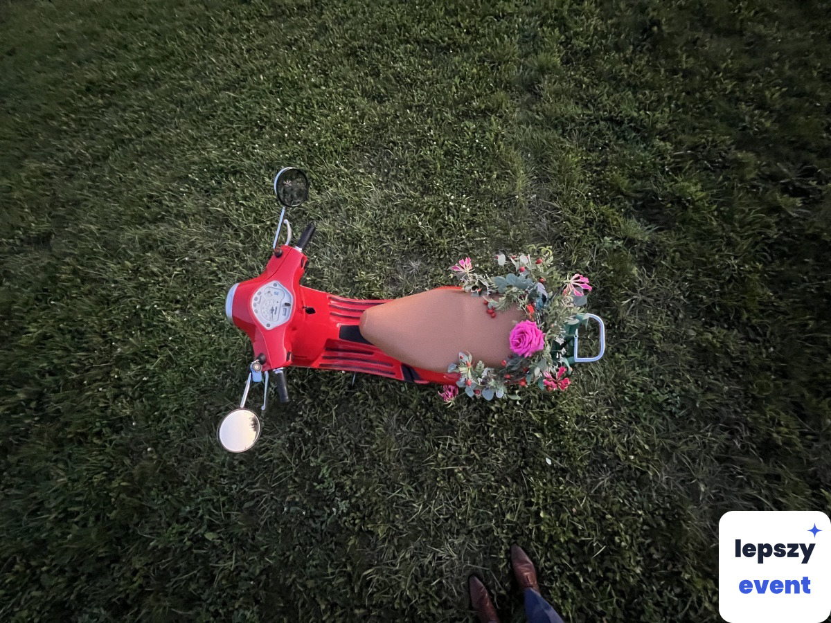 Klasyczna Vespa do sesji i dekoracji wydarzenia — zdjęcie 3