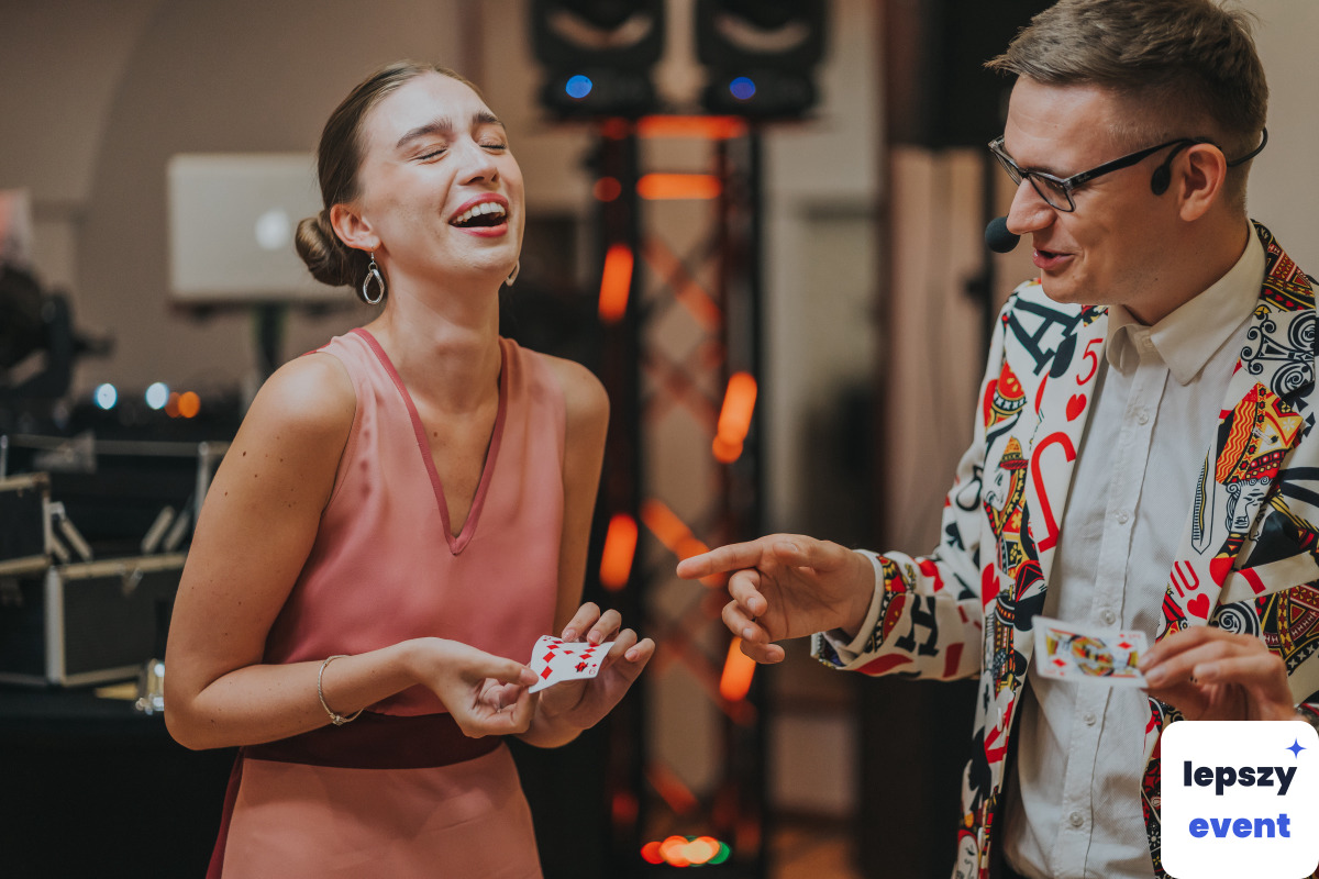 Pokaz iluzji i magia na event | Iluzjonista Mateusz Sawicz — zdjęcie 2