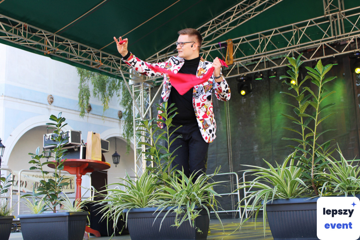 Pokaz iluzji i magia na event | Iluzjonista Mateusz Sawicz — zdjęcie 6