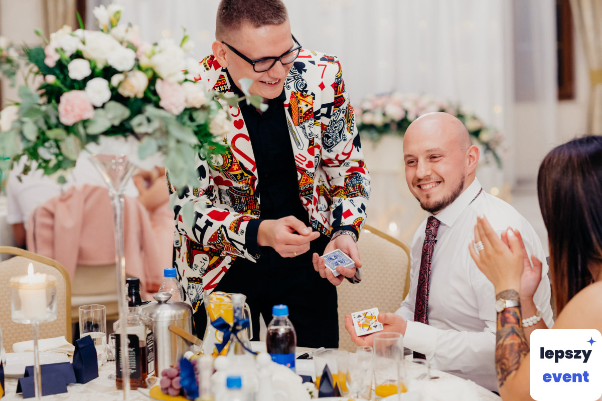 Pokaz iluzji i magia na event | Iluzjonista Mateusz Sawicz — zdjęcie 8