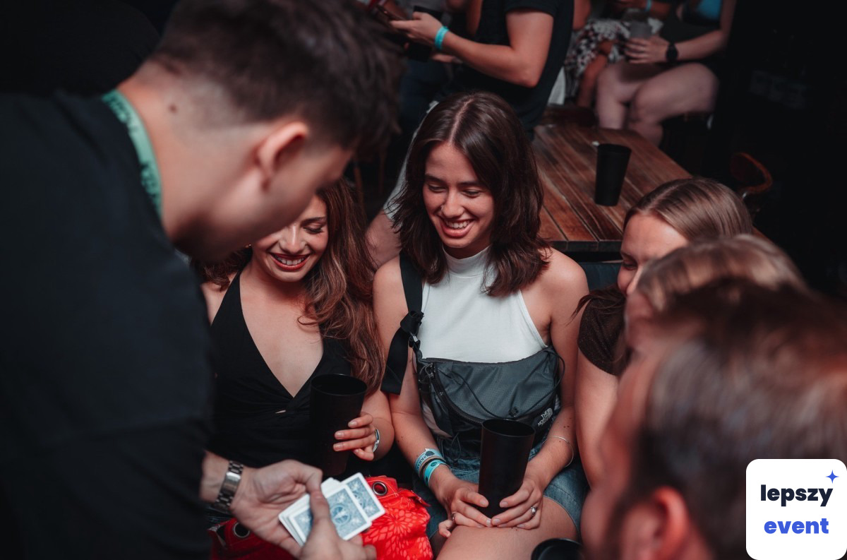 Pokaz iluzji i magia na event | Iluzjonista Adam Socha — zdjęcie 2