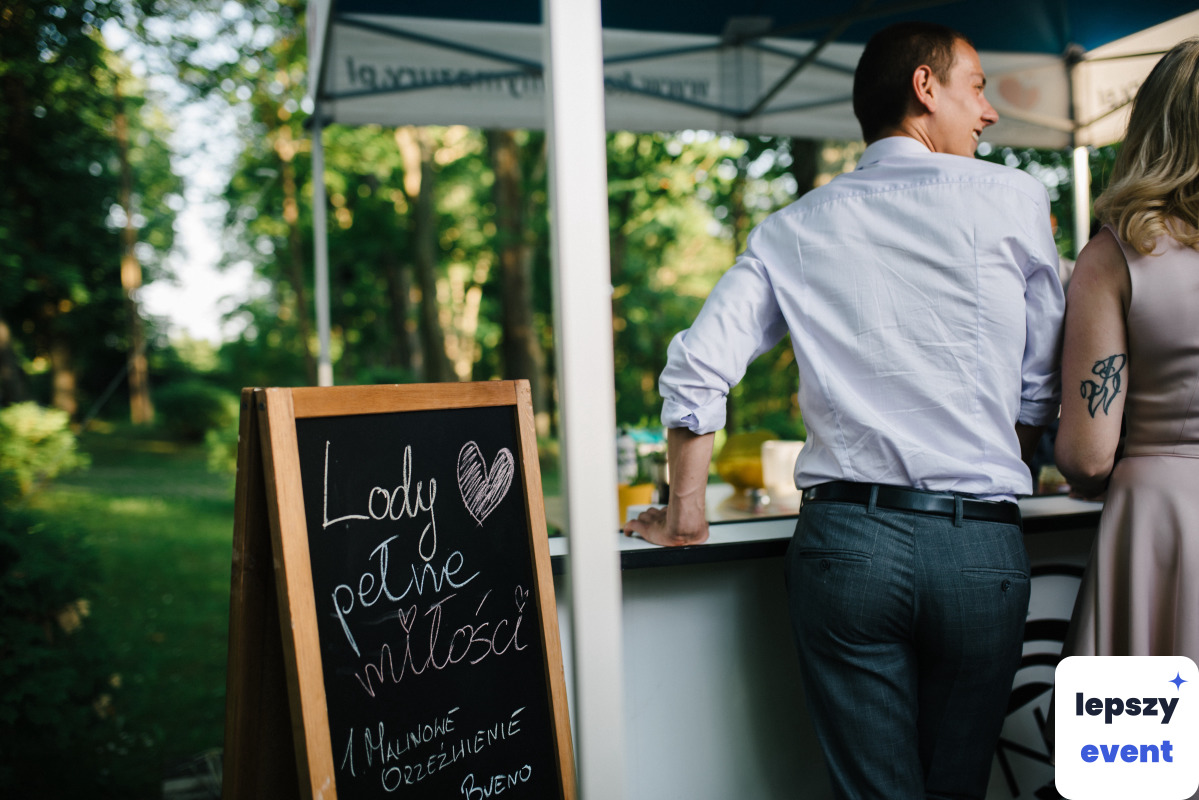 Tajskie lody rollowane i stanowisko lodowe — zdjęcie 5
