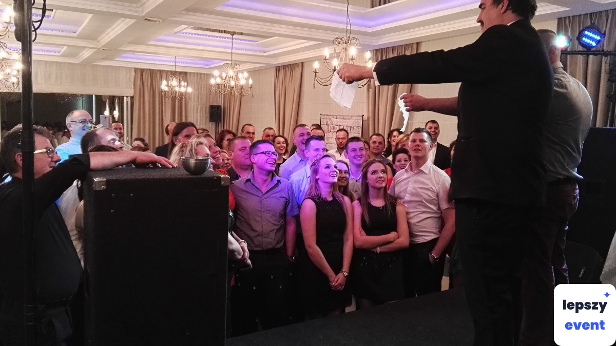 Pokaz iluzji i magia na event | Iluzjonista Sławomir Kowalski - sekret zadowolonych Gości? — zdjęcie 5