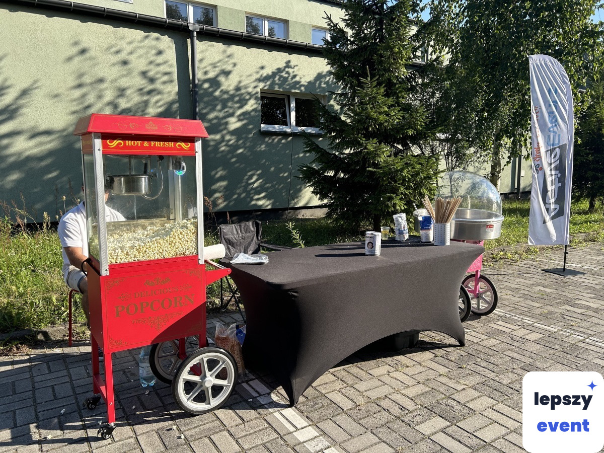 Animacje dla dzieci na event | Zjeżdżalnia dmuchana, zamek do skakania, animacje dla dzieci, wata — zdjęcie 5