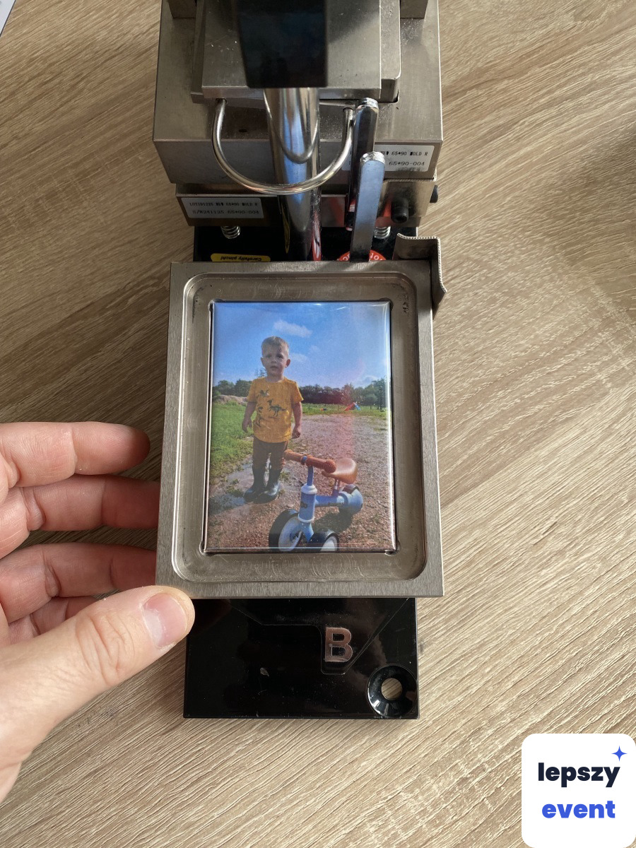 Magnesy pamiątkowe tworzone podczas eventu | MZ - Personalizowane Magnesy — zdjęcie 2