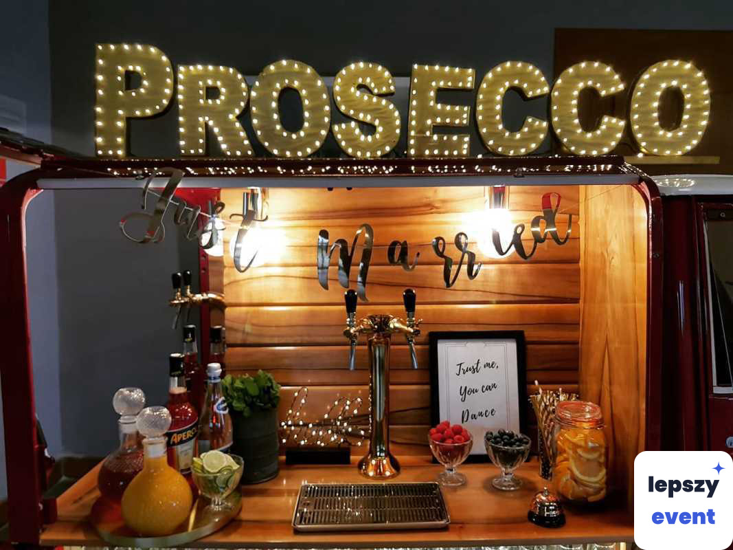 Mobilny prosecco van i bar na kółkach — zdjęcie 3