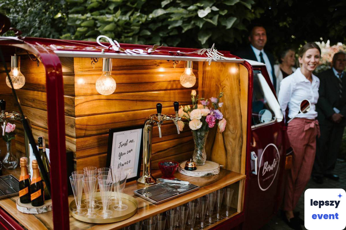 Mobilny prosecco van i bar na kółkach — zdjęcie 5