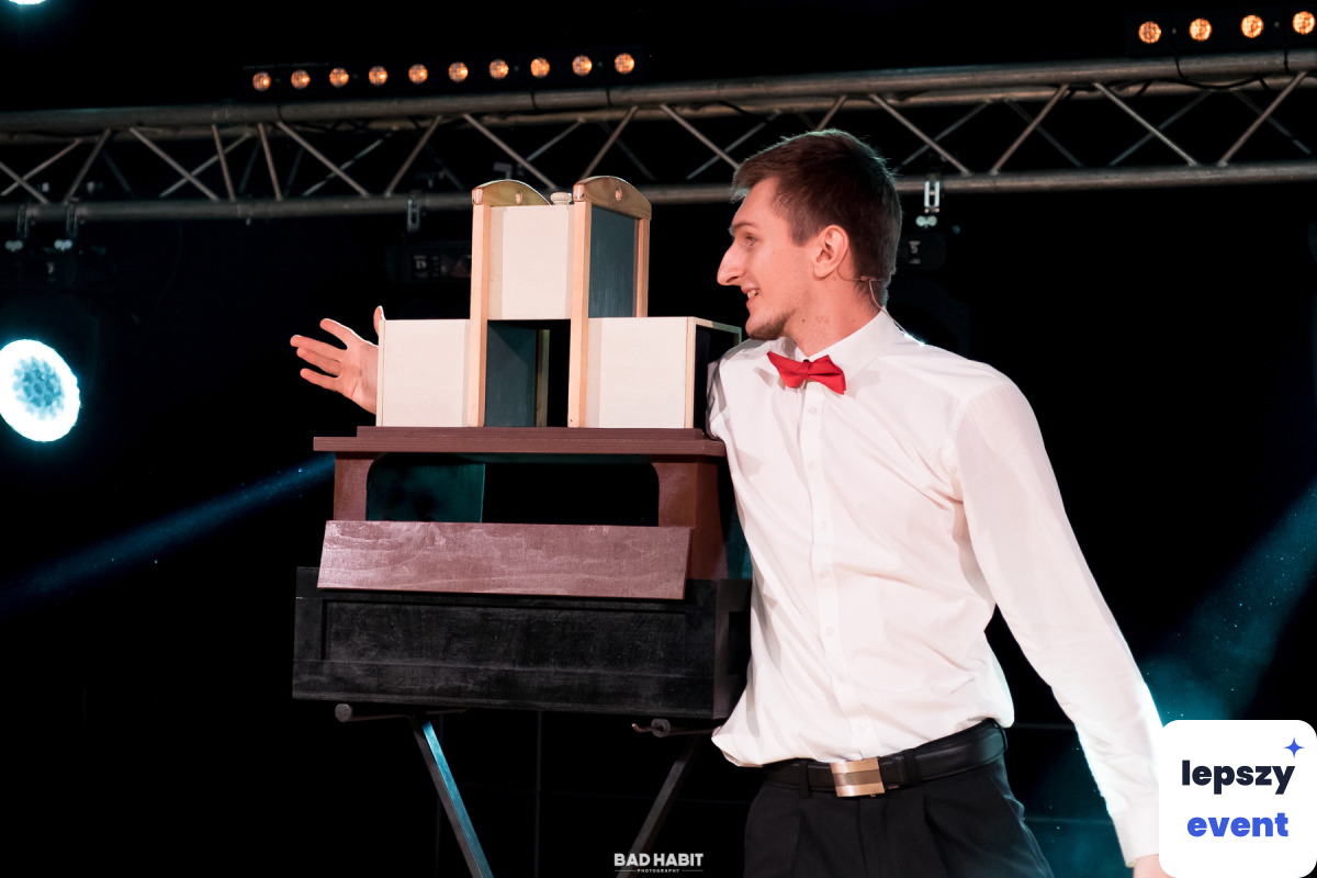 Pokaz iluzji i magia na event | Iluzjonista Konrad Mościński — zdjęcie 2