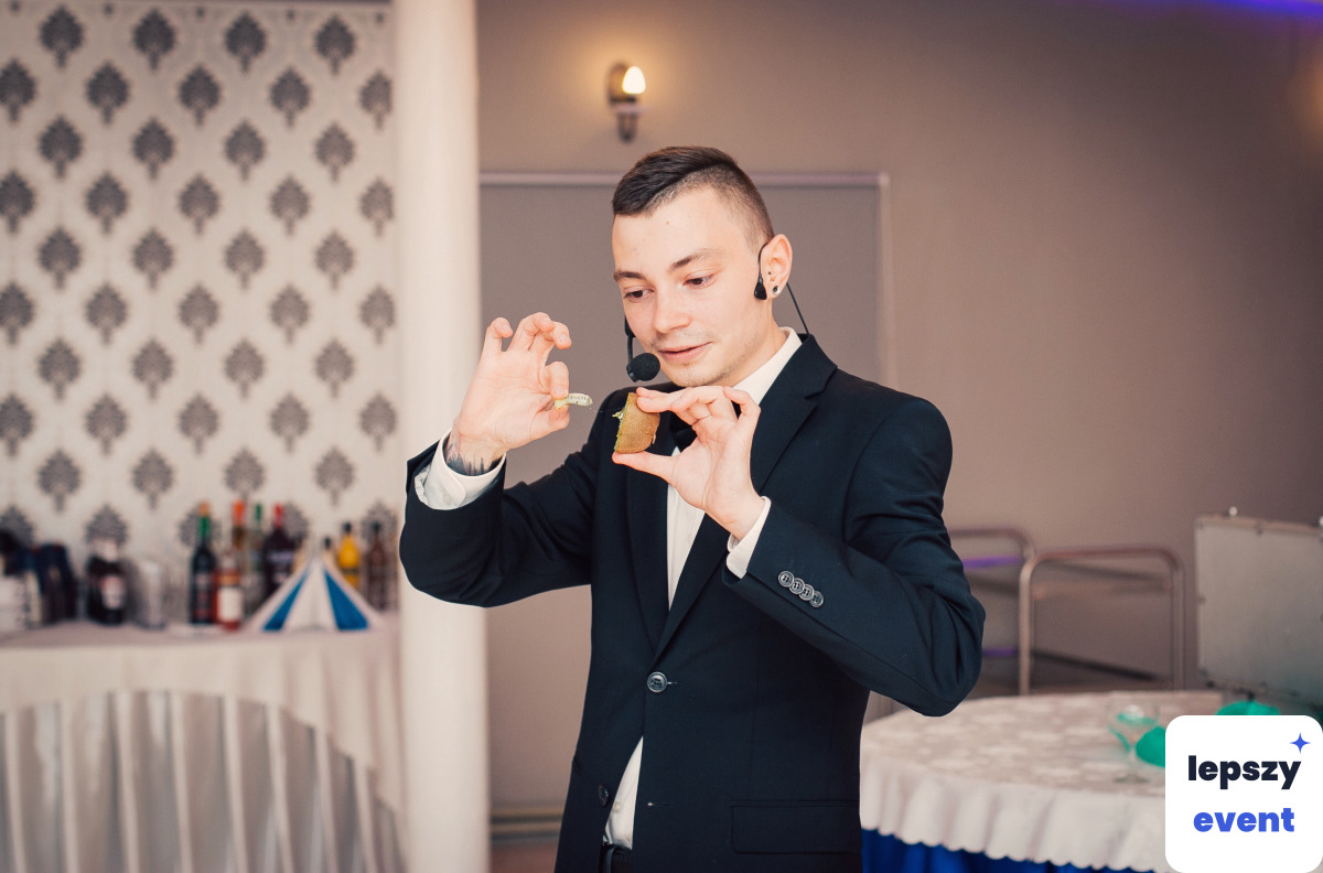 Pokaz iluzji i magia na event | Iluzjonista Adrian Viskos — zdjęcie 2