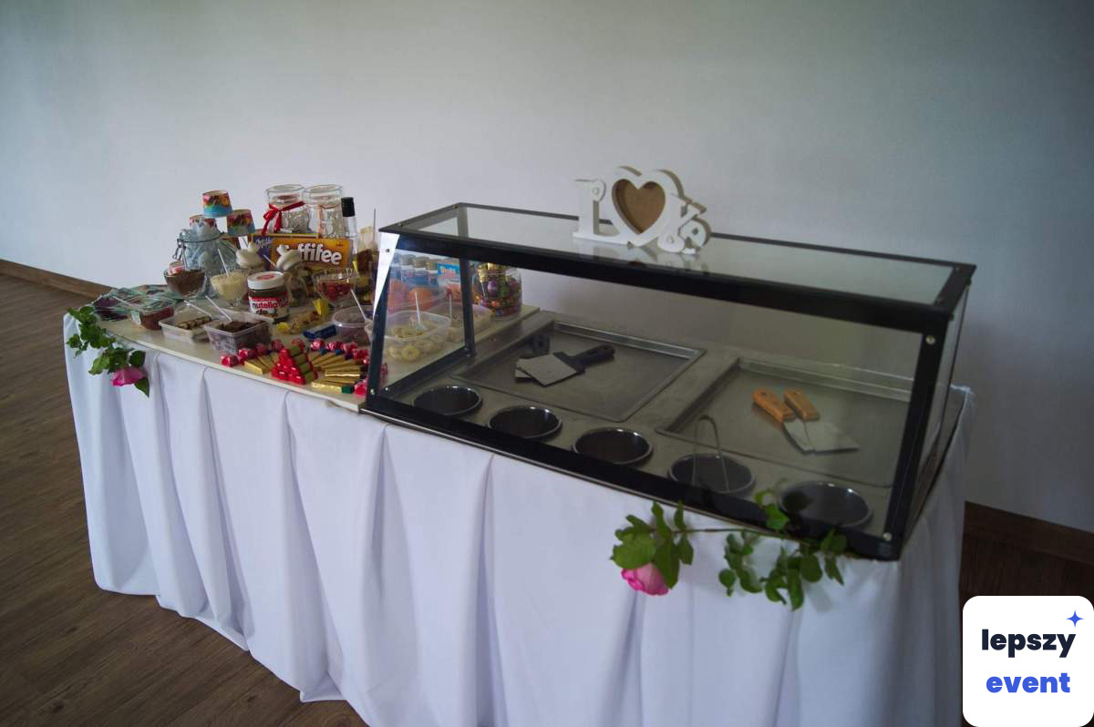 Lody rolowane i gofry bubble waffle z pokazem — zdjęcie 2