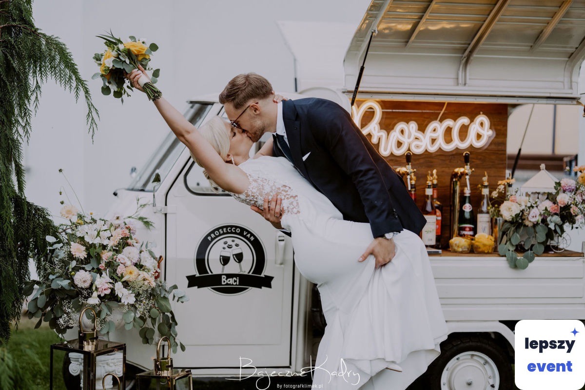 Mobilny drink bar i obsługa barmańska | Baci Van - mobilny bar z bąbelkami — zdjęcie 2