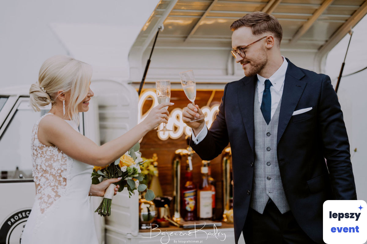 Mobilny drink bar i obsługa barmańska | Baci Van - mobilny bar z bąbelkami — zdjęcie 3