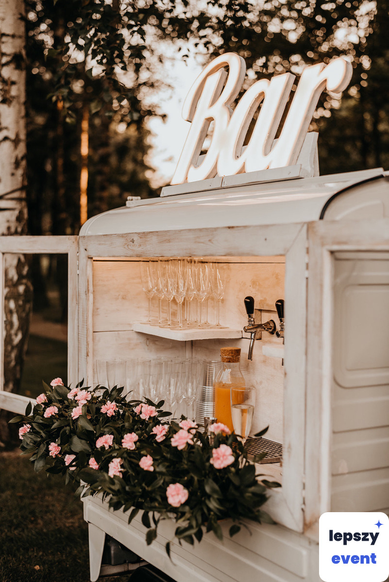 Mobilny drink bar i obsługa barmańska | Miłość&Bąbelki - Van — zdjęcie 2