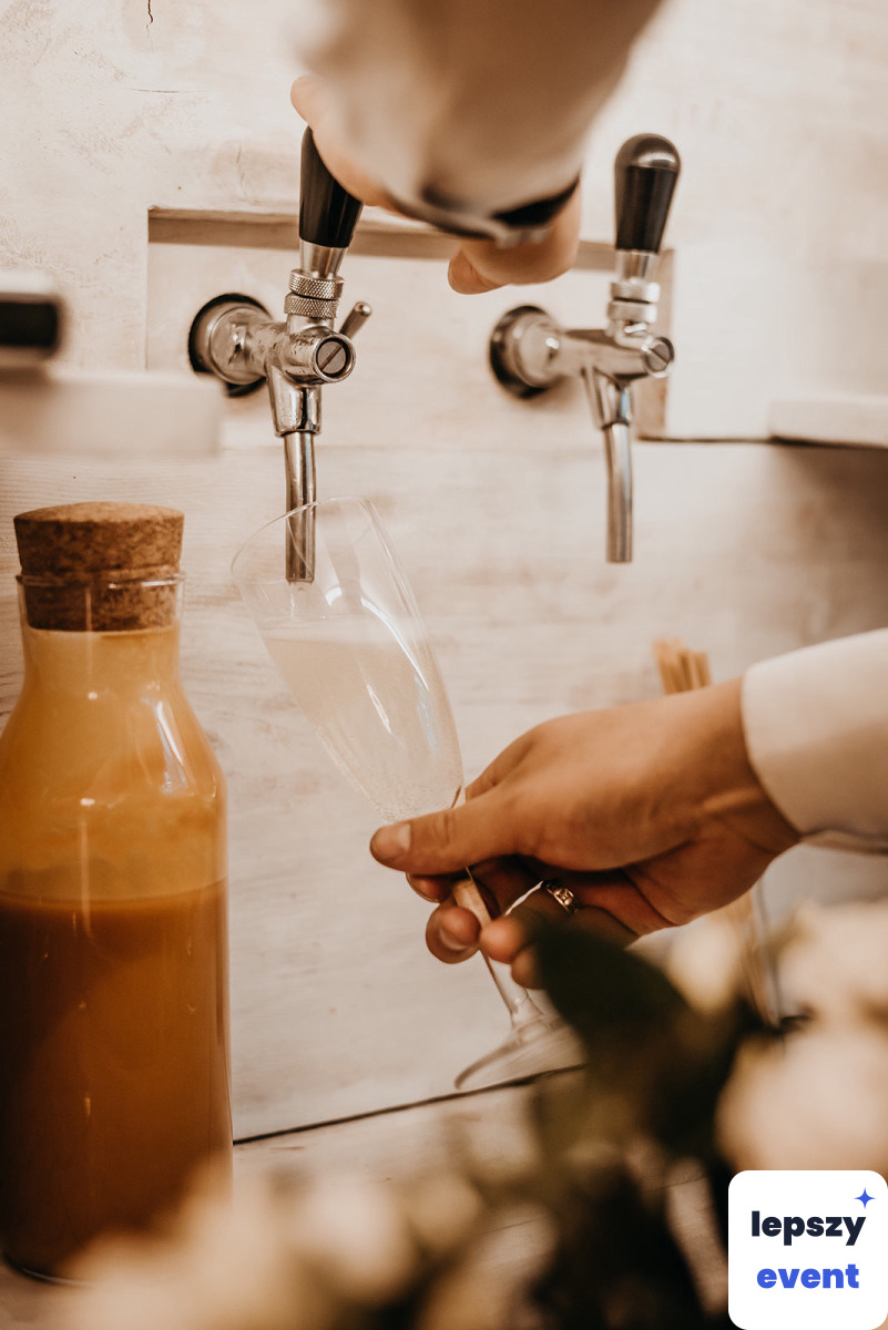 Mobilny drink bar i obsługa barmańska | Miłość&Bąbelki - Van — zdjęcie 5