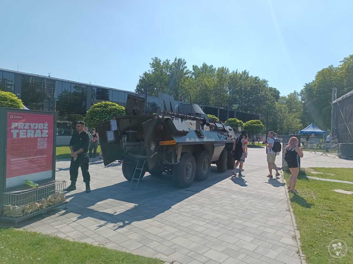 Wóz opancerzony SKOT na wesele i event — zdjęcie 4