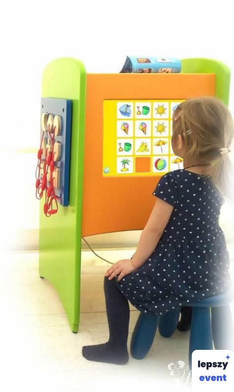 Kącik zabaw dla dzieci z grami i zabawkami manualnymi — zdjęcie 3