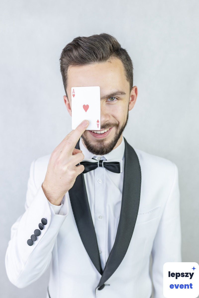 Pokaz iluzji i magia na event | Marcin Kaczmarek - pokazy iluzji — zdjęcie 2