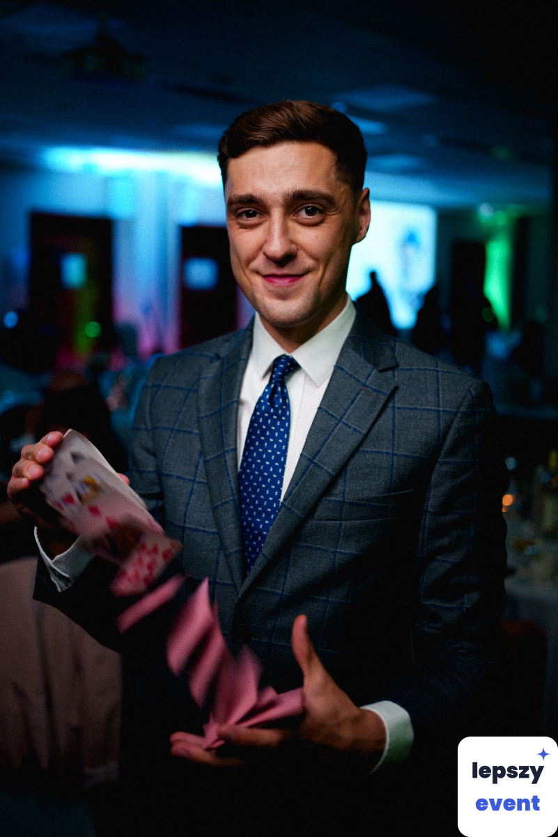 Pokaz iluzji i magia na event | Iluzjonista Paweł Wołodko — zdjęcie 2