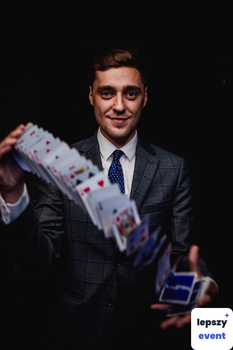 Pokaz iluzji i magia na event | Iluzjonista Paweł Wołodko — zdjęcie 3