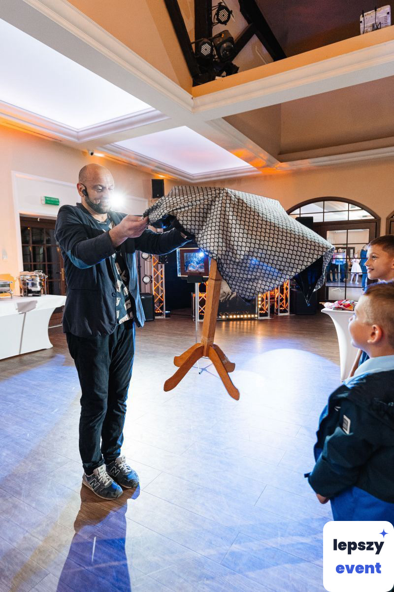 Pokaz iluzji i magia na event | Michał Sośniak Iluzja — zdjęcie 3