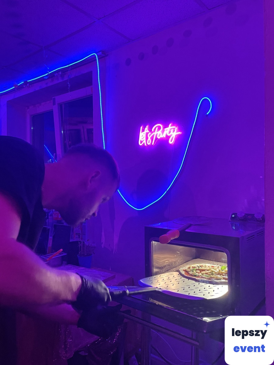 Pizza na żywo i mobilna strefa jedzenia | Domani Migliore Pizza — zdjęcie 9
