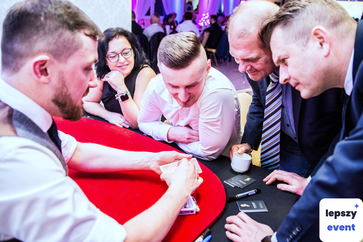Pokaz iluzji i magia na event | Iluzjonista Michał Kulik — zdjęcie 3