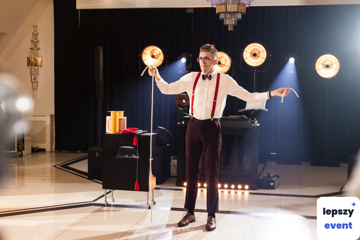 Pokaz iluzji i magia na event | Iluzjonista Mateusz Bednarski — zdjęcie 2