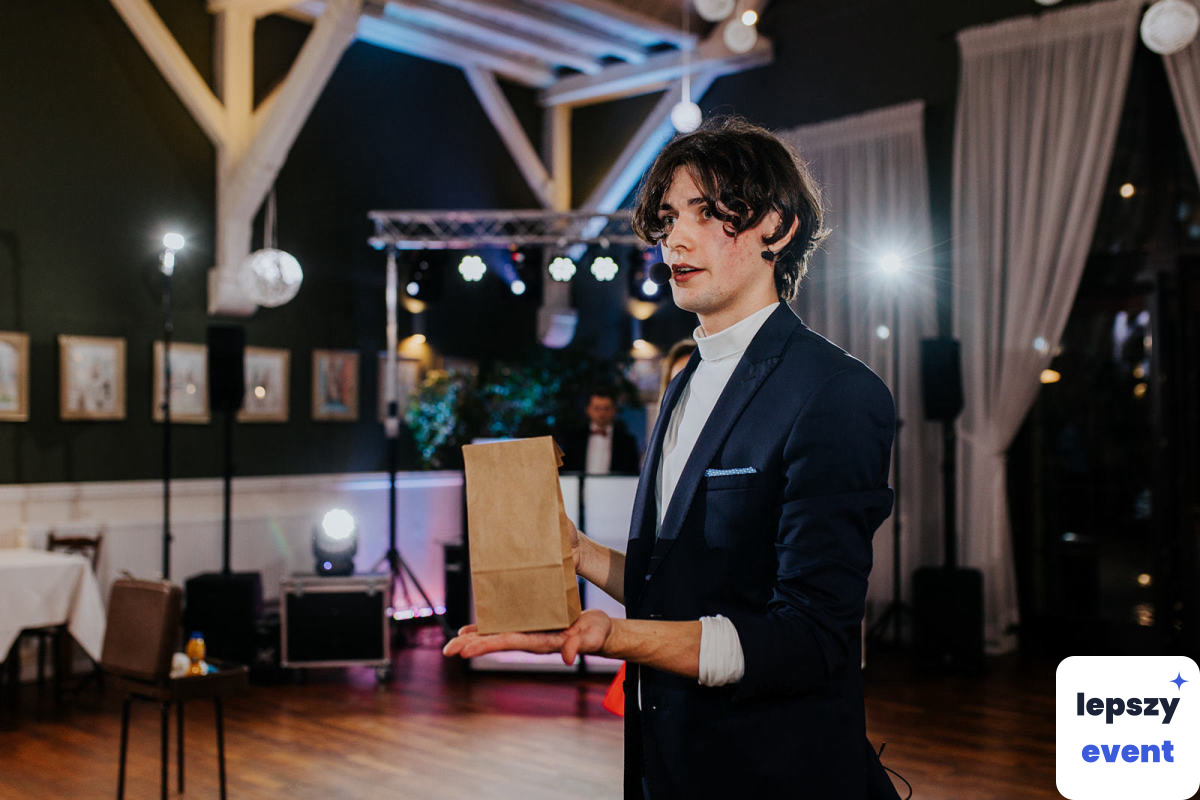 Pokaz iluzji i magia na event | Iluzjonista Krzysztof Szostek — zdjęcie 4