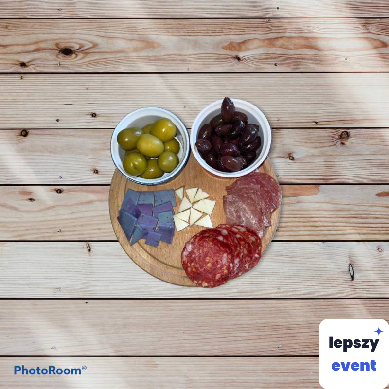 Stół antipasti z przystawkami śródziemnomorskimi — zdjęcie 2