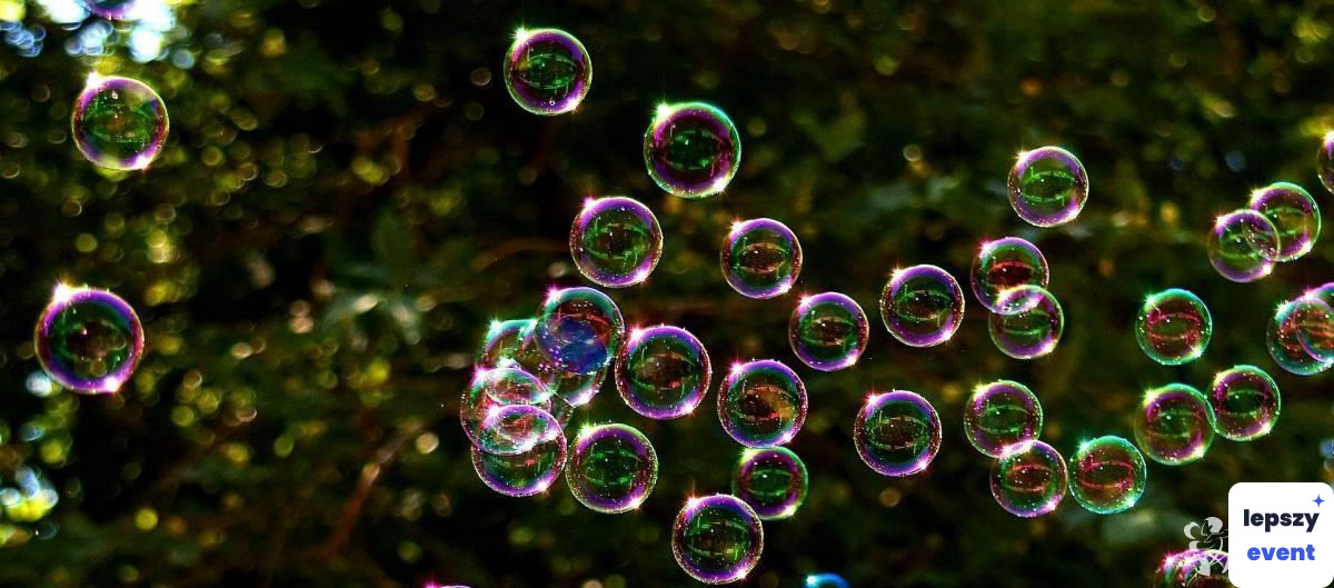 Białe gołębie, magiczne lustro i dekoracyjne atrakcje — zdjęcie 3