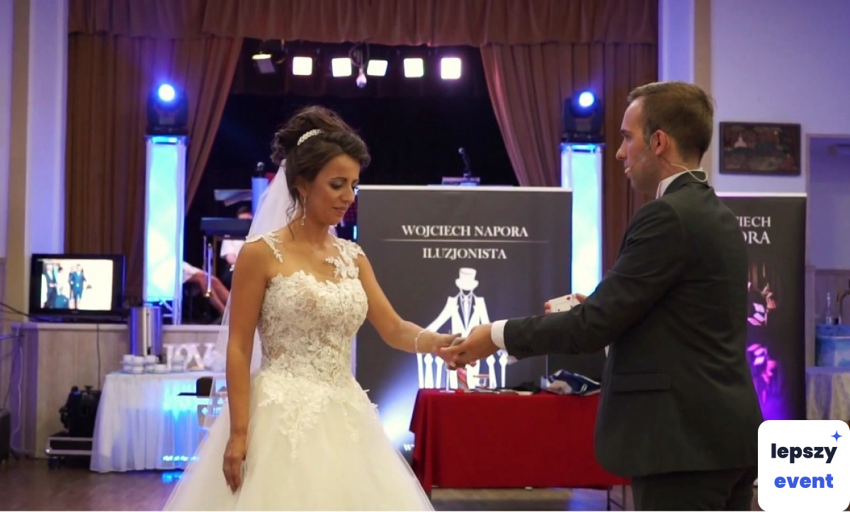 Pokaz iluzji i magia na event | Iluzjonista Wojciech Napora — zdjęcie 3