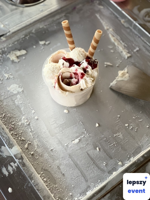 Lody tajskie przygotowywane przy gościach — zdjęcie 2
