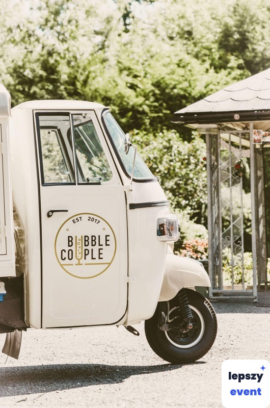 Mobilny prosecco van i bar z winem musującym — zdjęcie 2