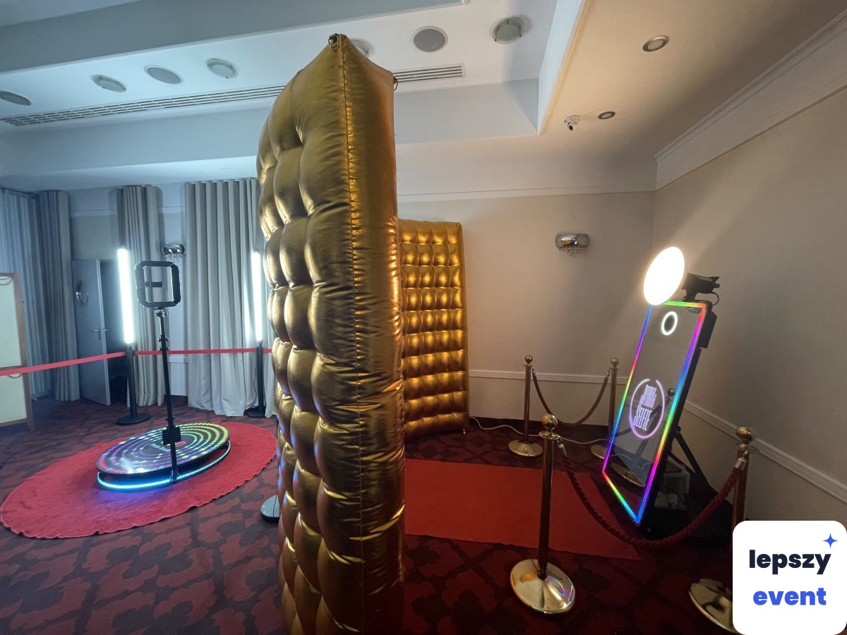 Unikatowa atrakcja eventowa | Fotolustro Slim Fotobudka Evelove — zdjęcie 6