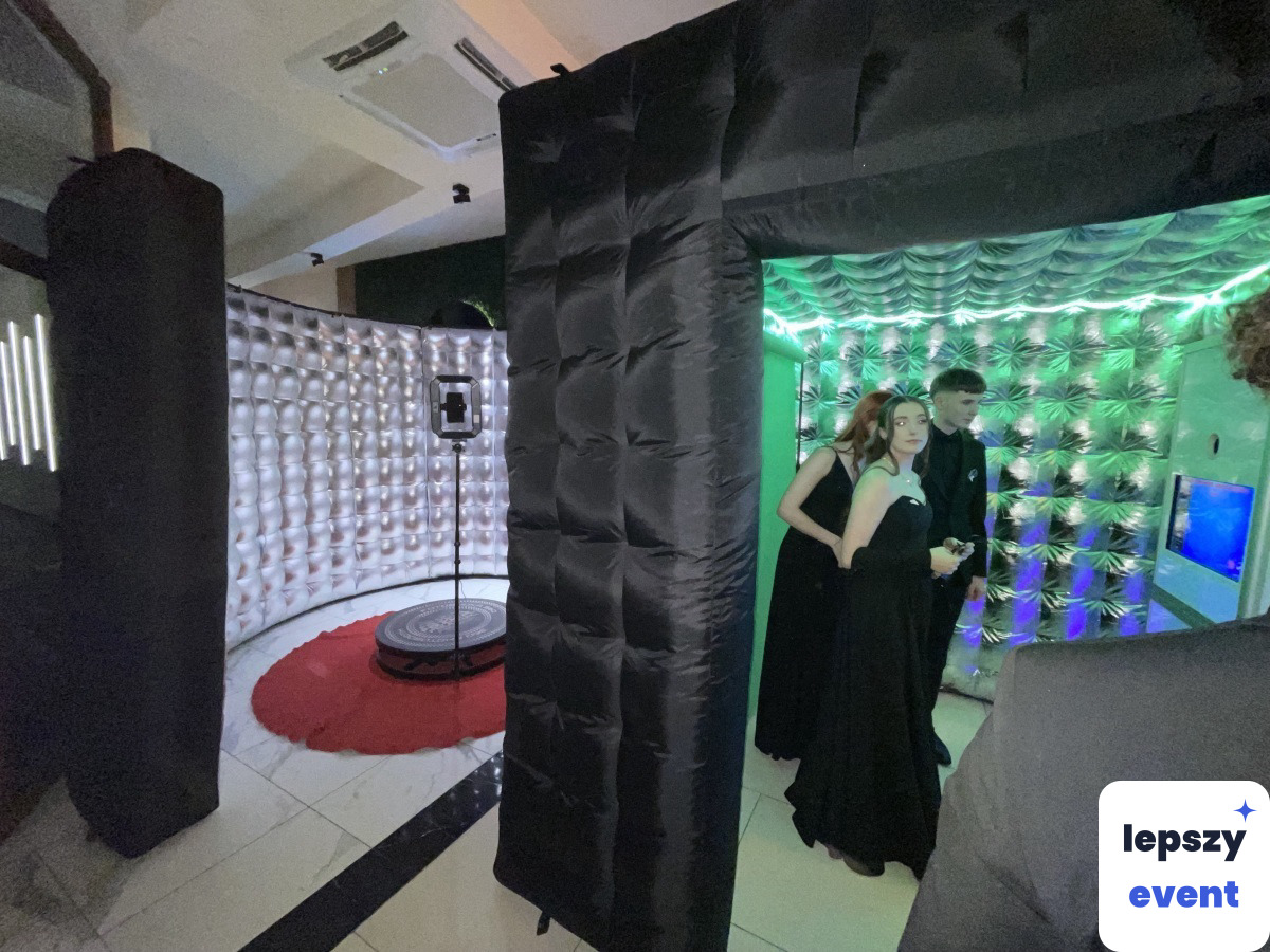 Unikatowa atrakcja eventowa | Fotolustro Slim Fotobudka Evelove — zdjęcie 7