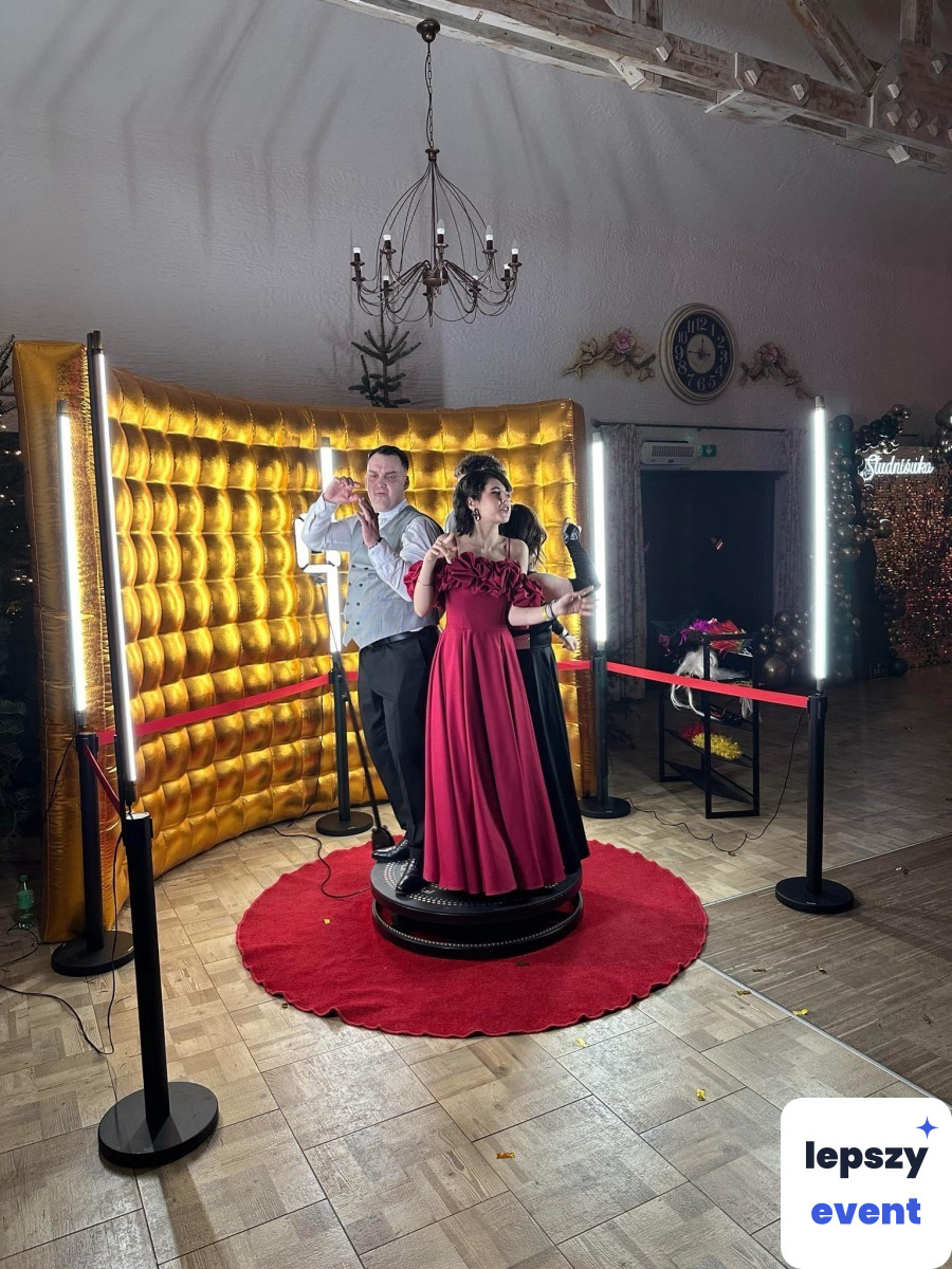 Unikatowa atrakcja eventowa | Fotolustro Slim Fotobudka Evelove — zdjęcie 8