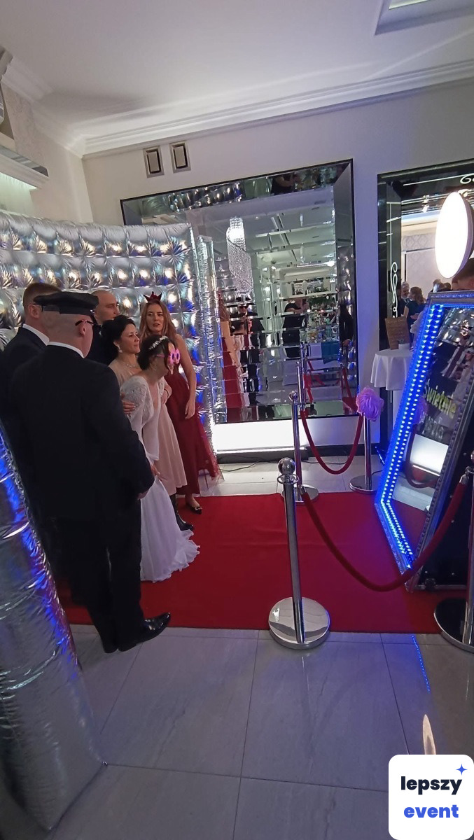 Unikatowa atrakcja eventowa | Fotolustro Slim Fotobudka Evelove — zdjęcie 11