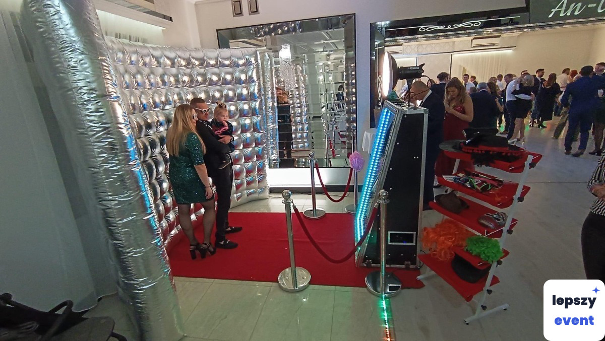 Unikatowa atrakcja eventowa | Fotolustro Slim Fotobudka Evelove — zdjęcie 12
