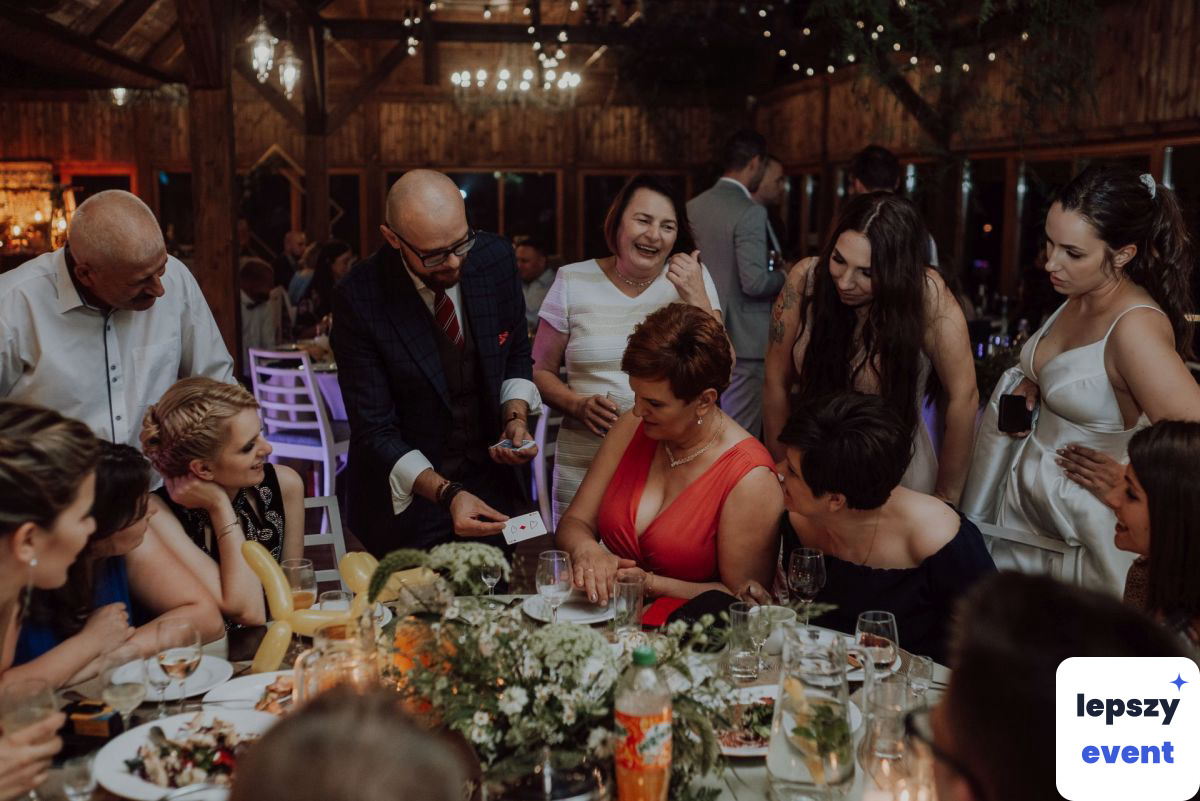 Pokaz iluzji i magia na event | Iluzjonista Rafał Reszke — zdjęcie 3