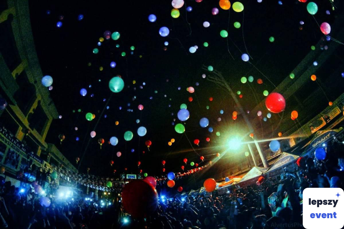Ciężki dym, taniec w chmurach i balony LED — zdjęcie 2