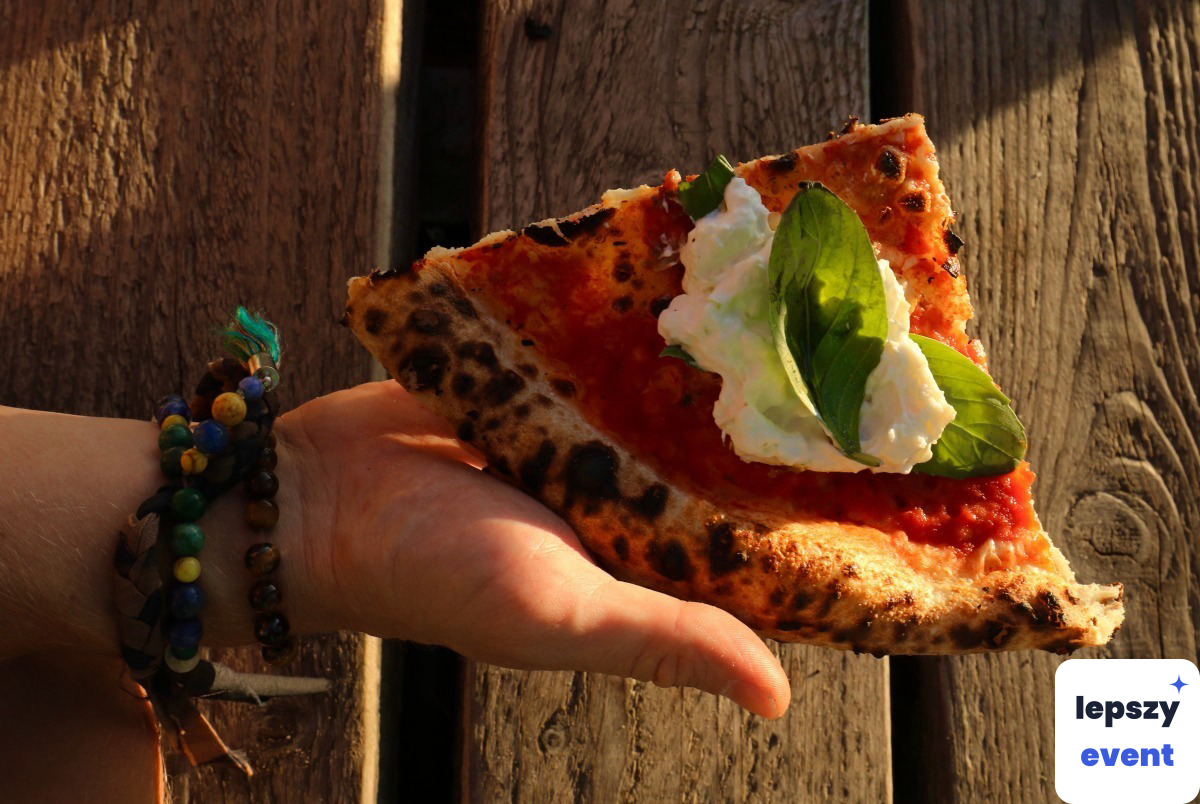 Pizza wypiekana na miejscu z mobilnej strefy — zdjęcie 2
