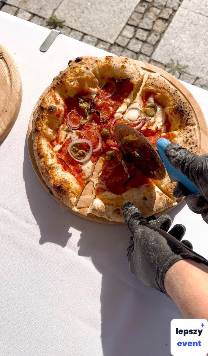 Pizza na żywo i mobilna strefa jedzenia | Bella Pizza Deliziosa — zdjęcie 3